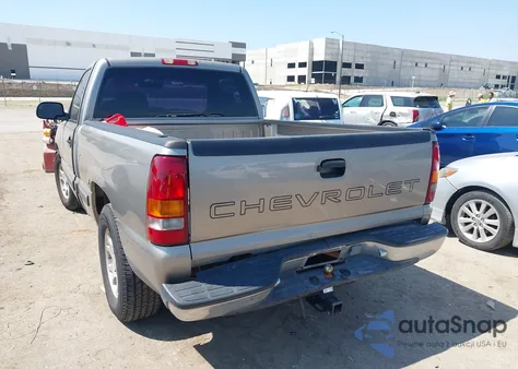 2001 Chevrolet Silverado 1500 z USA, uszkodzony, nr VIN 1GCEC14W01Z200228